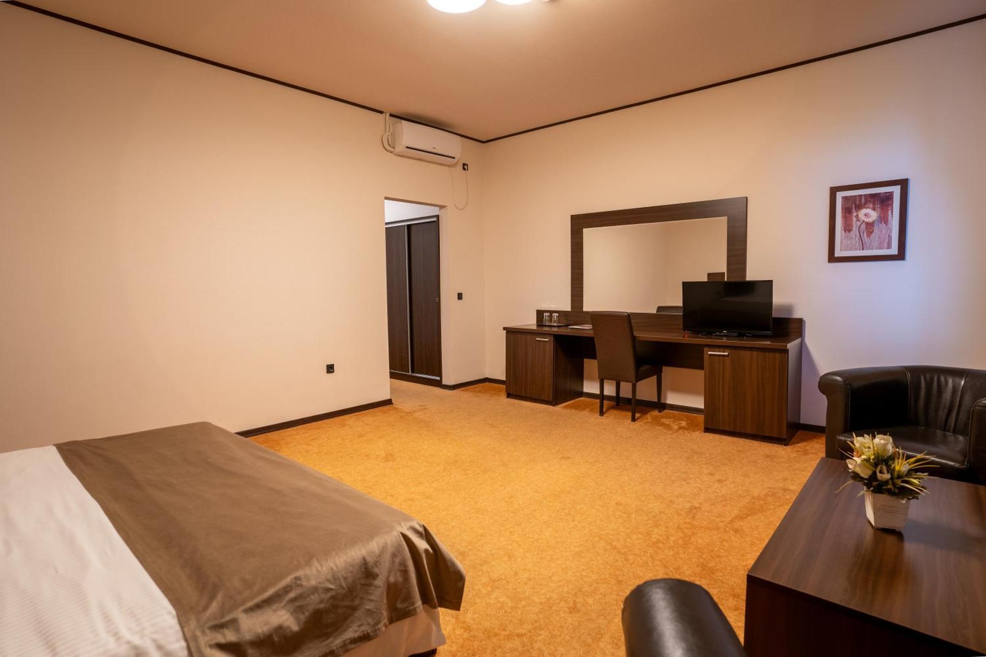 Hotel Aurelia Chisoda Dış mekan fotoğraf